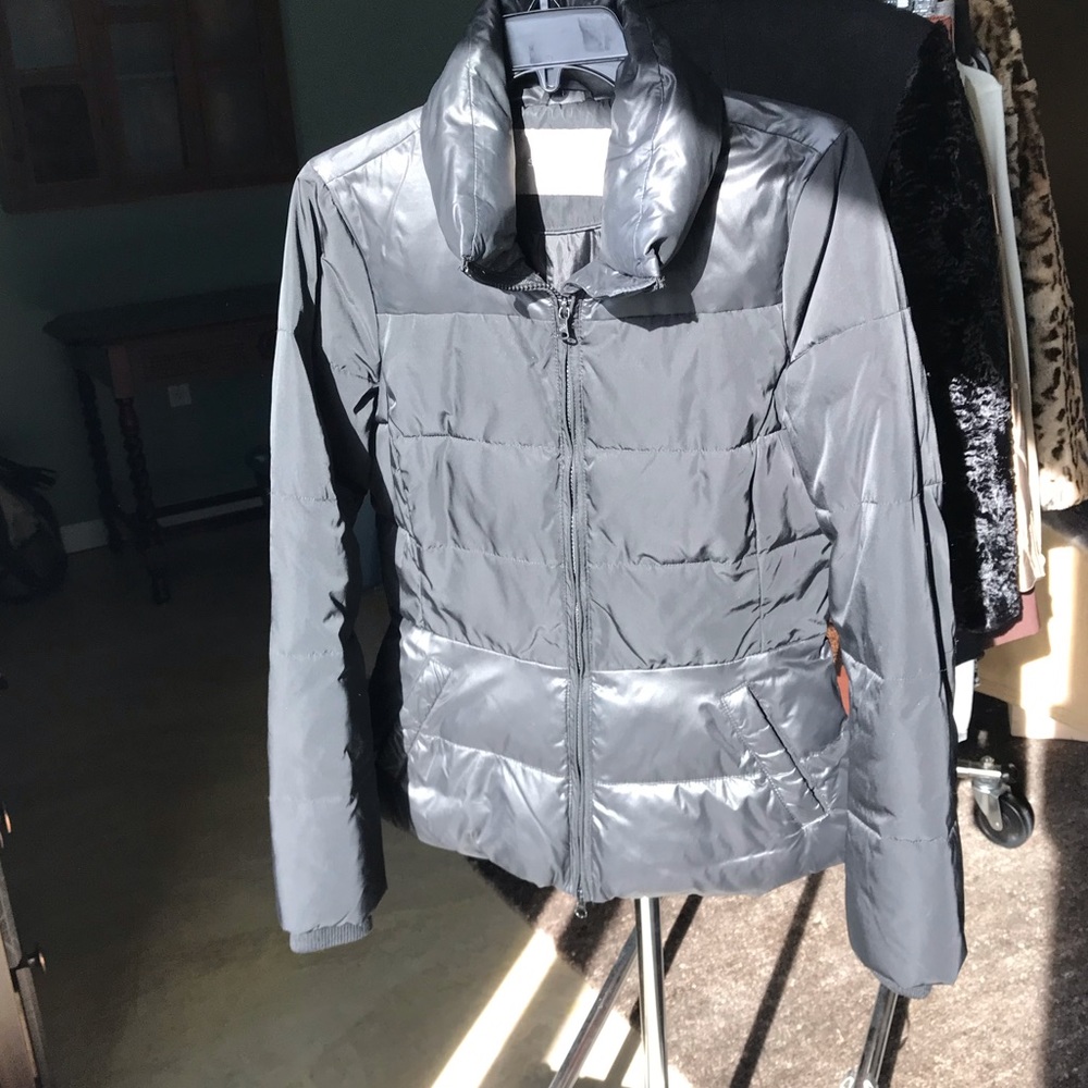 Puffer jacket in two-toned black